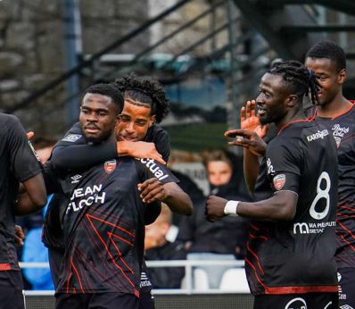 Darlin YONGWA buteur avec Lorient en amical contre le FC Nantes