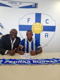 Landry NGOGANG signe au Futebol Clube de Pedras Rubras