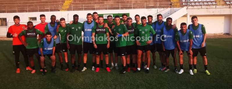 First Division : Edgar SALLI (3è à droite) et Fabrice KAH (2è à gauche) recevront l‘AEL Limassol avec l‘Olympiakos Nicosie