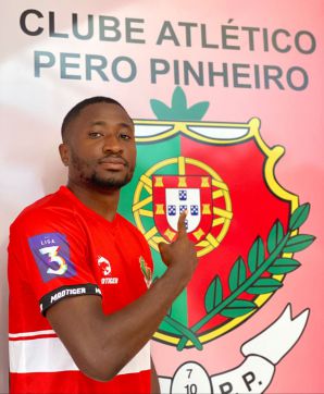 Samuel NJOH s‘est dernièrement engagé avec Pêro Pinheiro en Liga 3